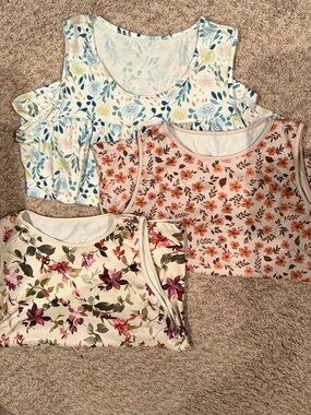 🌸 Bundle of 3 Floral Sleeveless Tank Tops Size Large